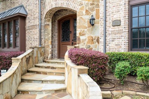6113 Leblanc Dr, Plano TX  75024-2907 exterior