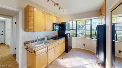 2007 Rhoda St, Simi Valley CA 93065-3539 exterior