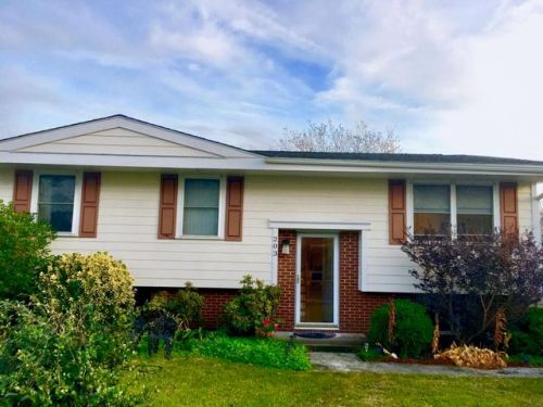 203 Elm St, Peletier, NC 28584-8878