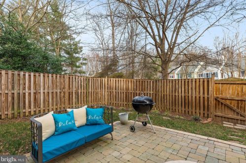 8166 Cliffview Ave, Springfield VA  22153-2622 exterior