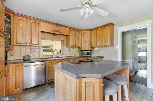 921 Warwick Rd, Tavistock NJ 08033-3928 exterior