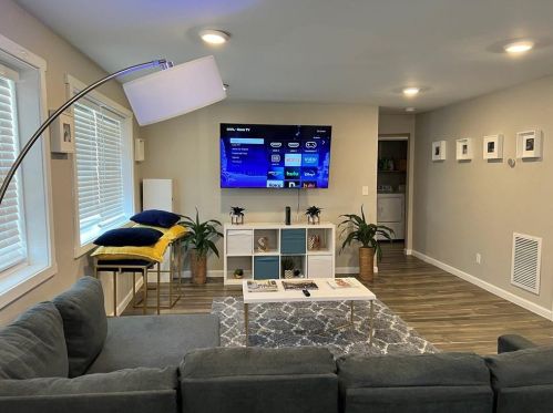 400 Lake Ave, Atlanta GA  30318-8126 exterior