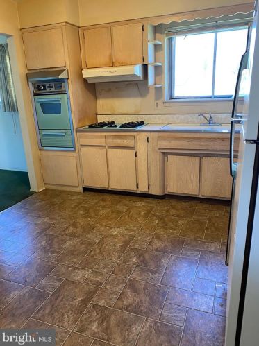 41 Bayberry Rd, Trenton NJ 08618-1023 exterior