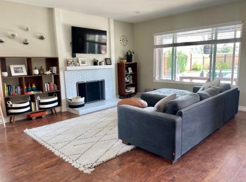 2531 Bradley St, Oceanside, CA 92056-3322