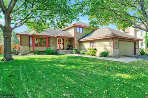 8911 Cambridge Ave, Minneapolis, MN 55443-1722