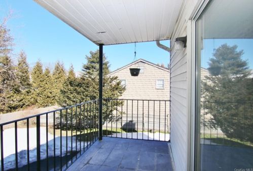 11 Gerry St, Greenwich CT  06830-6201 exterior