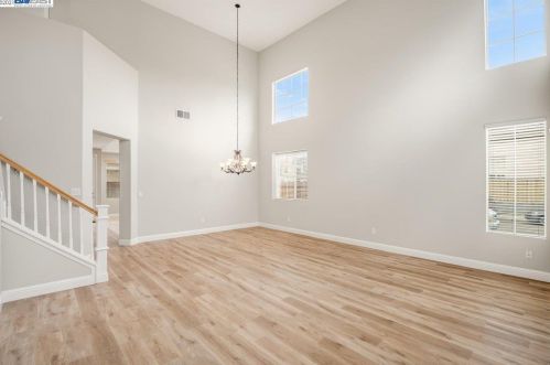 1842 Lloyd C Gary Dr, Tracy, CA 95376-6723