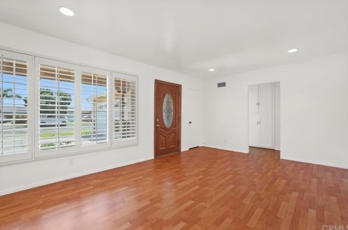 527 Hampton St, Anaheim CA  92801-3102 exterior