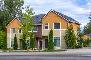202 Shangrila Way, Bellevue, WA 98027-6932