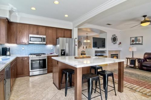 1468 Enchante Way, Oceanside, CA 92056-5674
