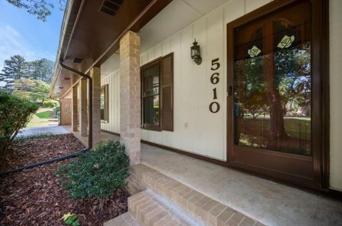 5610 Bob White Cir, Lilburn, GA 30047-6124