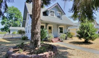 211 Brandywine Ave, Dupont, WA 98327-9009