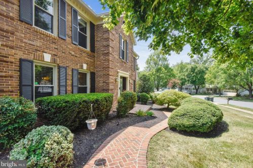 3111 Hannahs Pond Ln, Herndon, VA 20171-2200