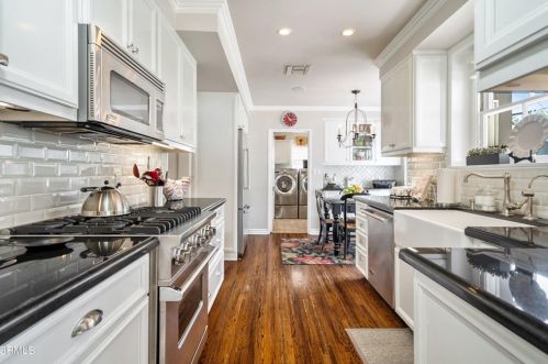 1428 Andenes Dr, Glendale CA  91208-1911 exterior