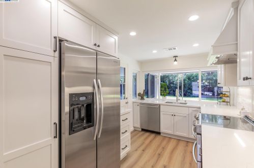 421 Hummingbird Ln, Livermore, CA 94551-6110