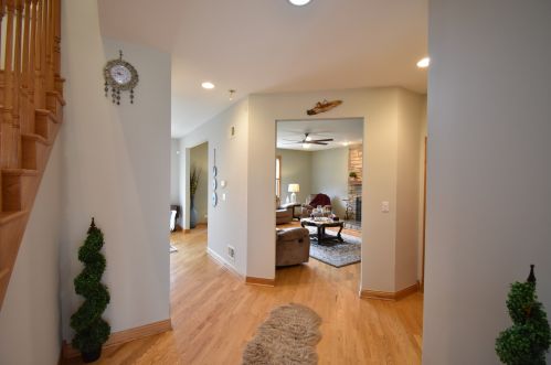 455 Montrose Ave, Wood Dale, IL 60191-2163