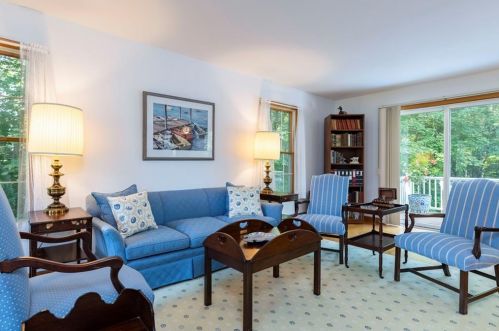 61 Gounod Rd, Westerly, RI 02891-4633