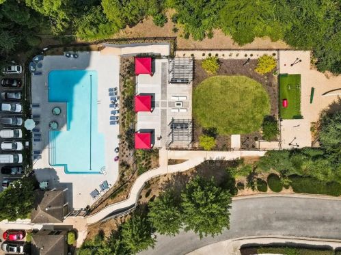 795 Hammond Dr, Atlanta GA  30328-5517 exterior