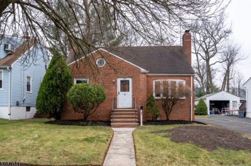 27 3rd Ave, Garwood, NJ 07027-1128