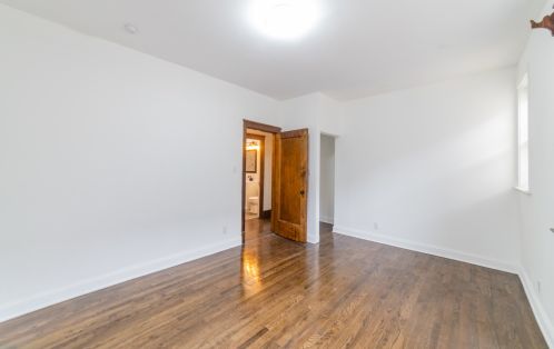 7225 Bennett Ave, Chicago IL  60649-2905 exterior