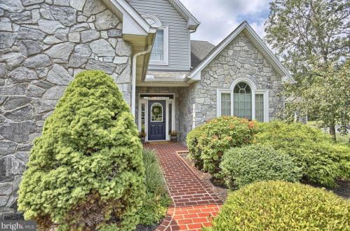 2433 Bayberry Dr, Harrisburg, PA 17112-6017