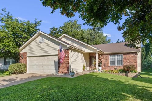 6243 Tesson Park Dr, Hazelwood, MO 63042-2750