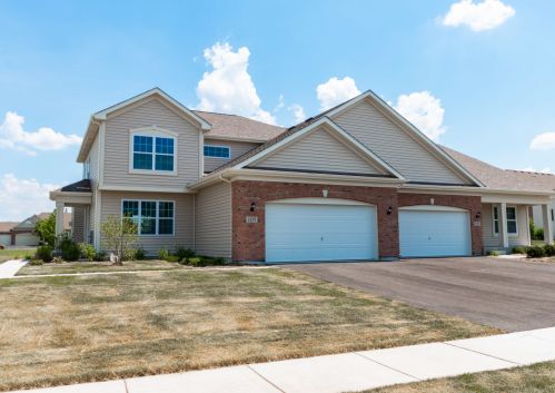 102 Easton Dr, Gilberts, IL 60136-8013
