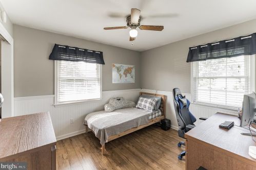 74 Wolf Dr, Trenton NJ 08610-1125 exterior