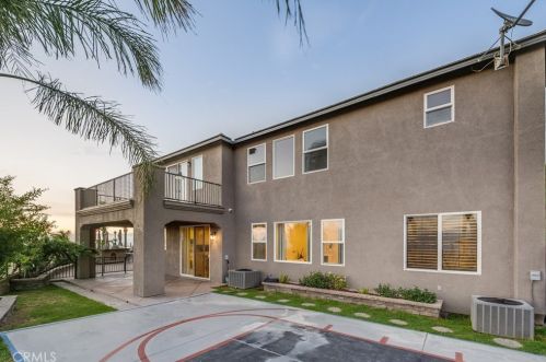 18458 Lakepointe Dr, Riverside CA  92503-0252 exterior