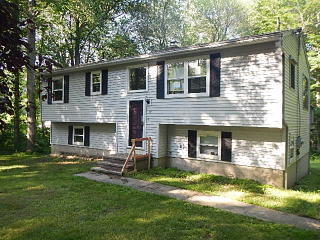 30 Maiville Rd, Chesterfield, CT 06370-1730