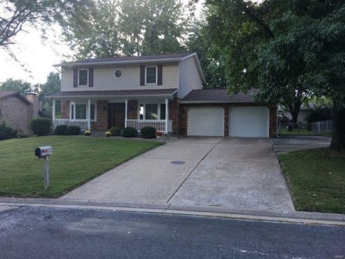 527 Westpark Dr, Columbia, IL 62236-1024