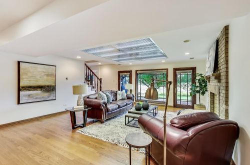 6972 Fieldstone Dr, Willowbrook IL  60527-6969 exterior