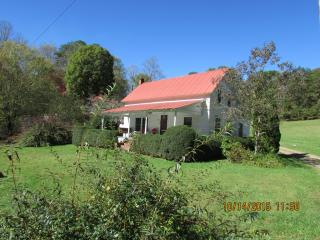 776 Crisp Rd, Unaka, NC 28906-2351