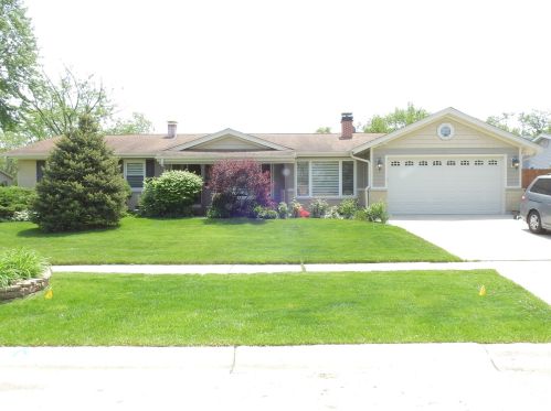 923 Carswell Ave, Elk Grove Vlg, IL 60007-4546