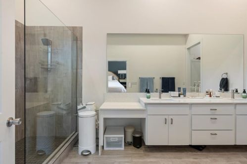 5008 Baker St, Austin TX  78721-1511 exterior