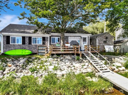 65 Meadow Ln, Burnham, ME 04922-3131