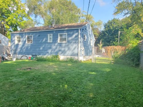 2441 Dakota Rd, Waukegan, IL 60087-4626