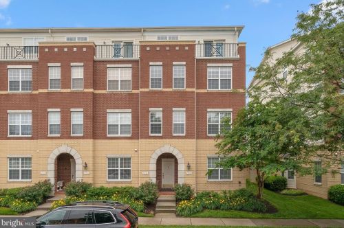 19400 Diamond Lake Dr, Leesburg, VA 20176-6560
