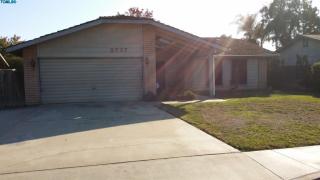 2737 Victor Ave, Visalia, CA 93277-7284