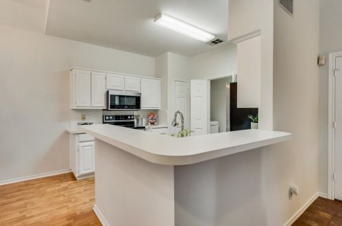 2225 Chapman Dr, Carrollton TX 75010-4154 exterior