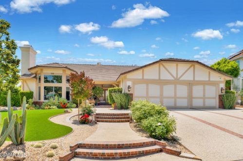 1301 King James Ct, Calabasas, CA 91377-4738
