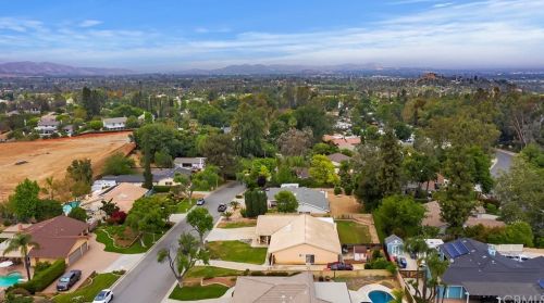 1181 Tiger Tail Dr, Riverside CA  92506-5423 exterior