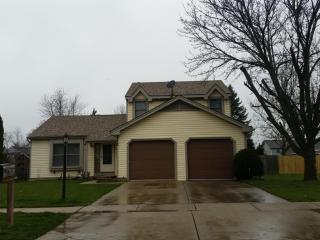 212 Somerset Dr, Streamwood, IL 60107-6603