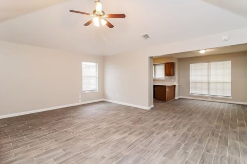 1104 Chapel Hill Dr, Midlothian TX  76063-3319 exterior