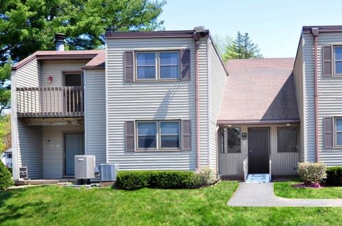 1604 Twin Circle Dr, Wapping, CT 06074-2690