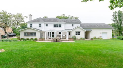 480 81 St, Willowbrook IL  60527-5985 exterior