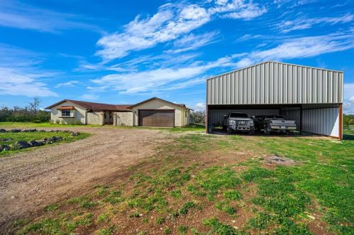 207 Broken Spur Dr, Mountain Home, TX 78058-5009