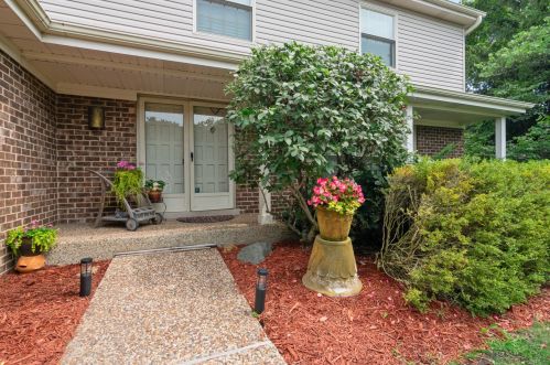 145 Burr Oak Ct, Bannockburn, IL 60015-4717