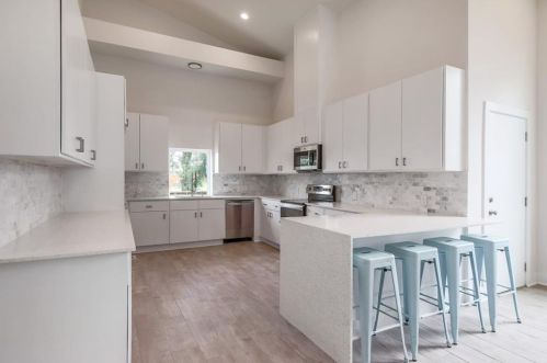 5008 Baker St, Austin TX  78721-1511 exterior