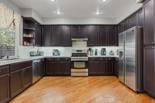 1293 Shady Ln, Turlock, CA 95382-7266